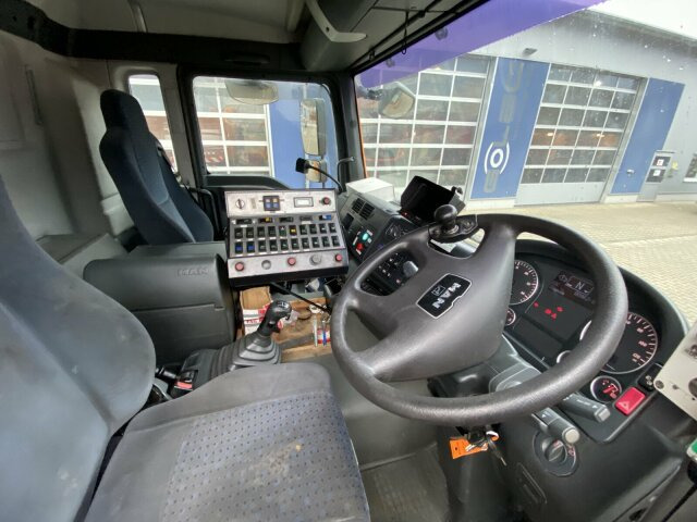 Yol süpürme aracı MAN TGA 26.430 6x2-2 LL: fotoğraf 13 Yol süpürme aracı MAN TGA 26.430 6x2-2 LL: fotoğraf 13