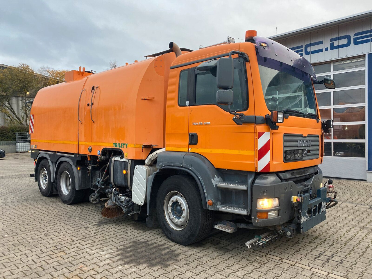 MAN TGA 26.430 6x2-2 LL - Yol süpürme aracı: fotoğraf 1 MAN TGA 26.430 6x2-2 LL - Yol süpürme aracı: fotoğraf 1