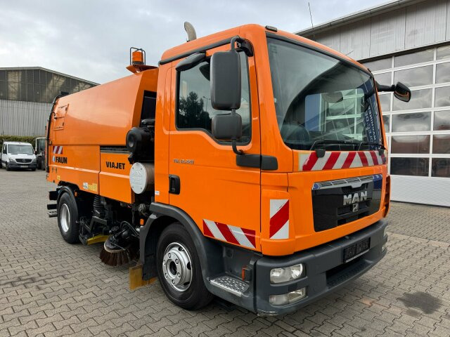 MAN TGL 12.220 4x2 BL Kehrmaschine Viajet 5RHS - Yol süpürme aracı: fotoğraf 1 MAN TGL 12.220 4x2 BL Kehrmaschine Viajet 5RHS - Yol süpürme aracı: fotoğraf 1