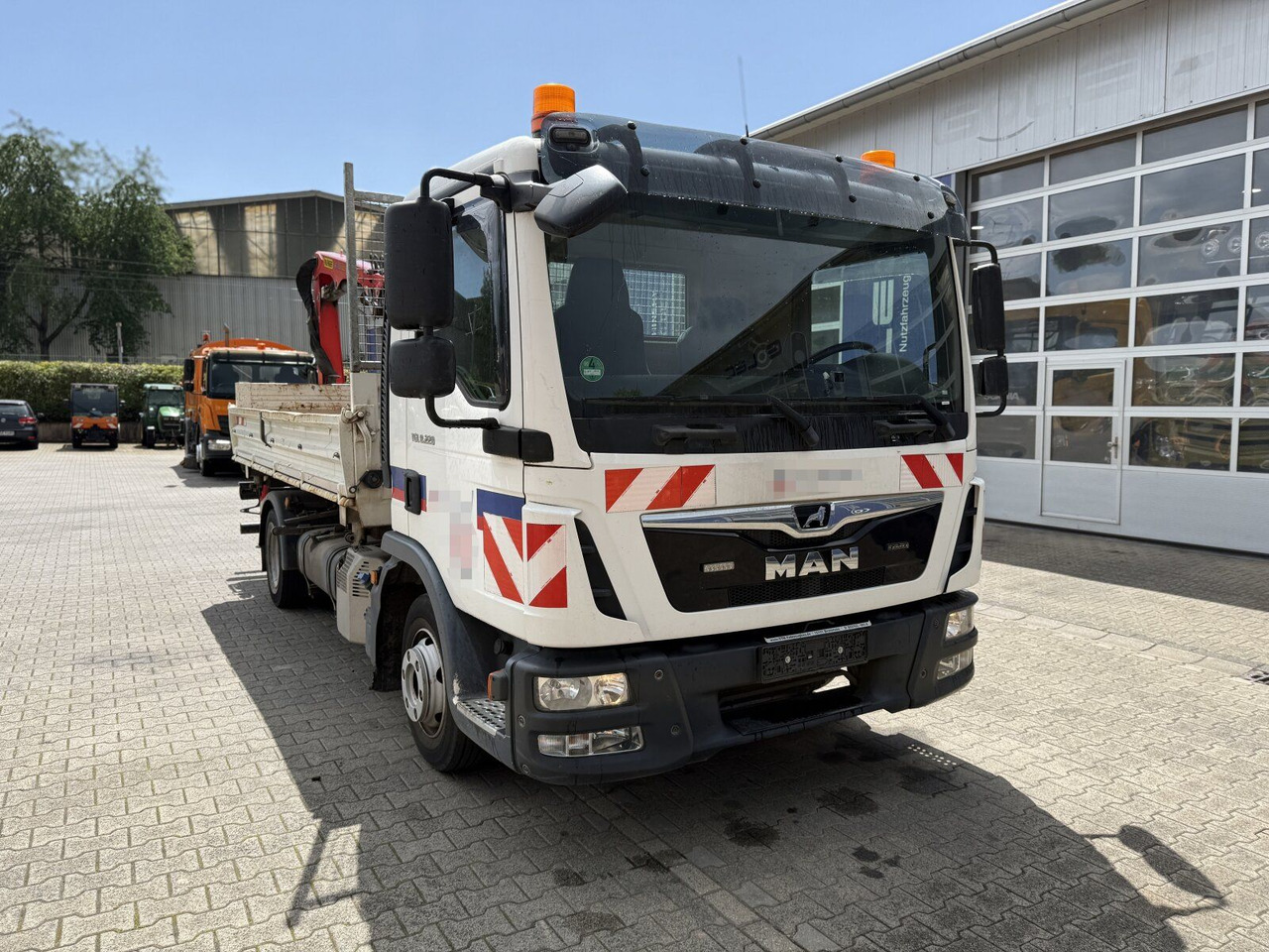 MAN TGL 8.220 4x2 Kipper Kran Palfinger 7.001-K A - Damperli kamyonet: fotoğraf 1 MAN TGL 8.220 4x2 Kipper Kran Palfinger 7.001-K A - Damperli kamyonet: fotoğraf 1