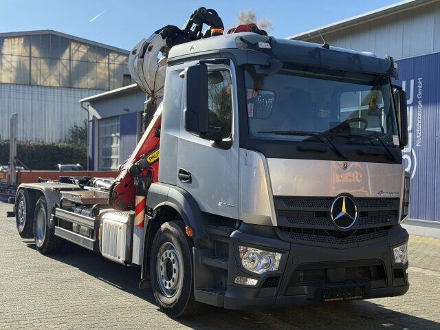Mercedes-Benz ACTROS 2546 6x2 Abrollkip Kran Palfinger Q150Z95 - Kancalı yükleyici kamyon, Vinçli kamyon: fotoğraf 1 Mercedes-Benz ACTROS 2546 6x2 Abrollkip Kran Palfinger Q150Z95 - Kancalı yükleyici kamyon, Vinçli kamyon: fotoğraf 1