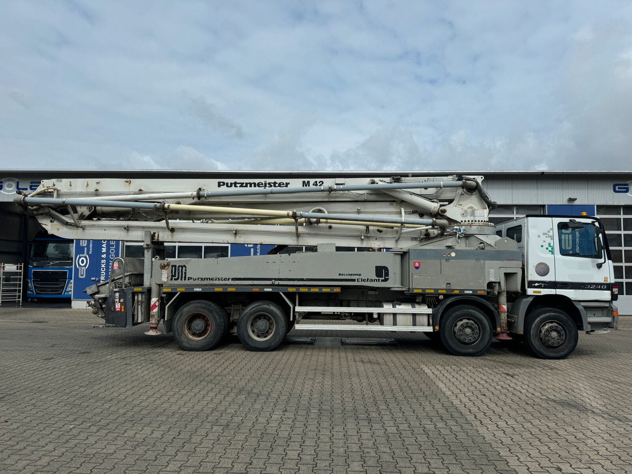 Mercedes-Benz ACTROS 3240 8x4 Betonpumpe PUTZMEISTER BSF 42 M - Mobil beton pompası: fotoğraf 4 Mercedes-Benz ACTROS 3240 8x4 Betonpumpe PUTZMEISTER BSF 42 M - Mobil beton pompası: fotoğraf 4