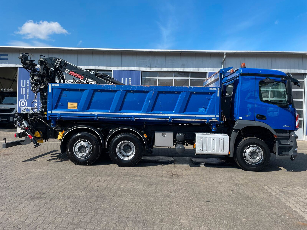 Mercedes-Benz AROCS 2536 6x2*4 Kipper Kran HIAB - Damperli kamyon, Vinçli kamyon: fotoğraf 2 Mercedes-Benz AROCS 2536 6x2*4 Kipper Kran HIAB - Damperli kamyon, Vinçli kamyon: fotoğraf 2