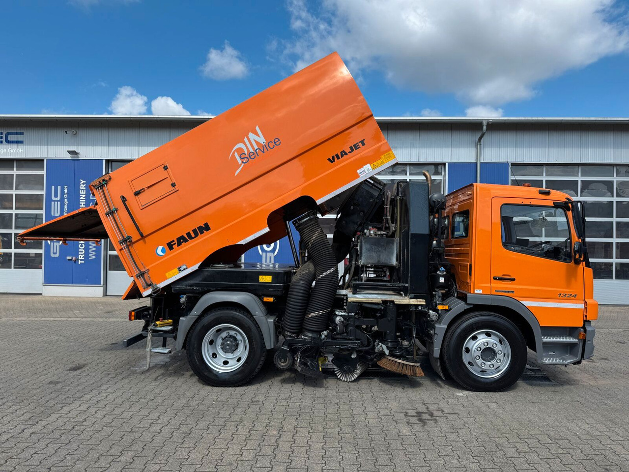 Mercedes-Benz ATEGO 1324 4x2 Kehrmaschine FAUN Viajet 6R/H - Yol süpürme aracı: fotoğraf 4 Mercedes-Benz ATEGO 1324 4x2 Kehrmaschine FAUN Viajet 6R/H - Yol süpürme aracı: fotoğraf 4