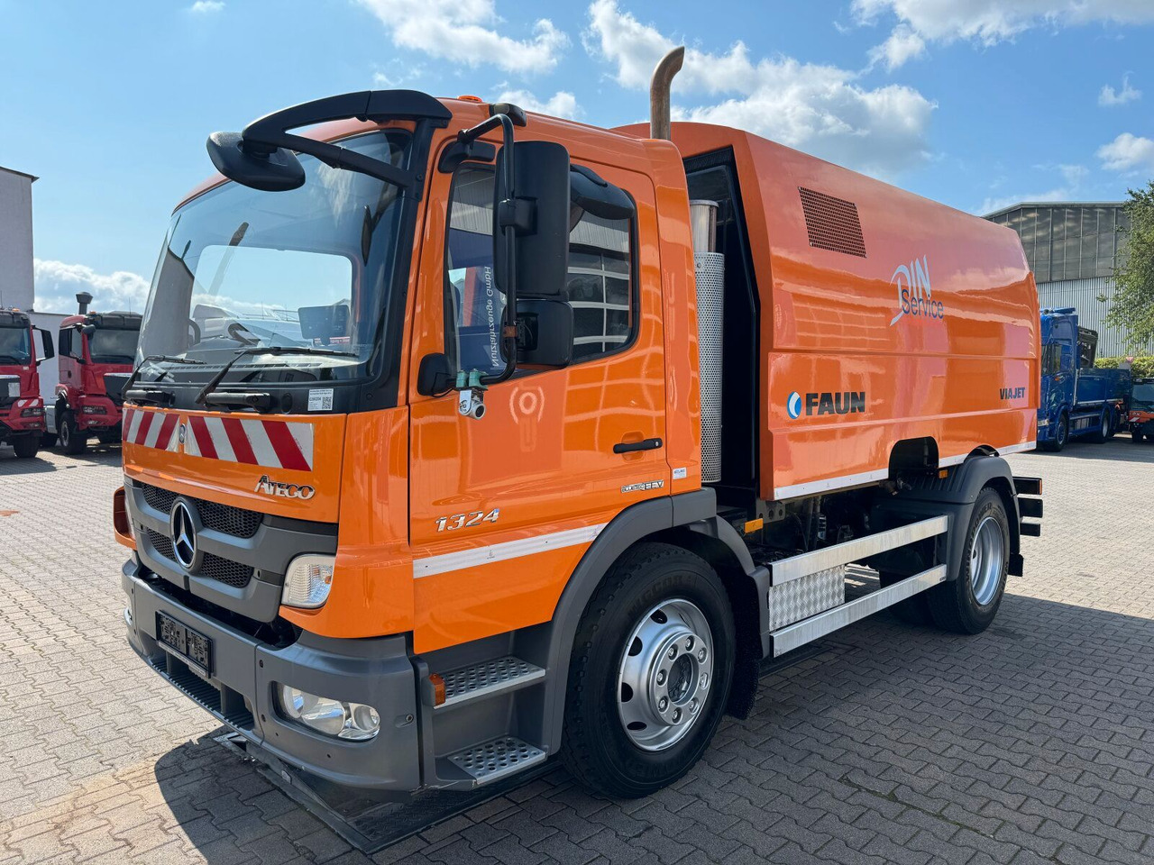 Mercedes-Benz ATEGO 1324 4x2 Kehrmaschine FAUN Viajet 6R/H - Yol süpürme aracı: fotoğraf 2 Mercedes-Benz ATEGO 1324 4x2 Kehrmaschine FAUN Viajet 6R/H - Yol süpürme aracı: fotoğraf 2