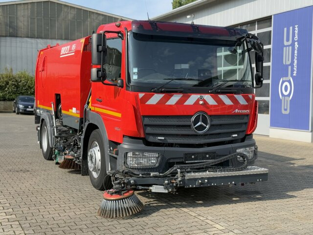 Mercedes-Benz Atego 1324 4x2 Kehrmaschine BROCK HD Anlage - Yol süpürme aracı: fotoğraf 1 Mercedes-Benz Atego 1324 4x2 Kehrmaschine BROCK HD Anlage - Yol süpürme aracı: fotoğraf 1