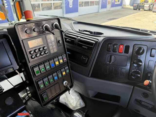 Mercedes-Benz Atego 1324 4x2 Kehrmaschine Viajet 6R/L - Yol süpürme aracı: fotoğraf 5 Mercedes-Benz Atego 1324 4x2 Kehrmaschine Viajet 6R/L - Yol süpürme aracı: fotoğraf 5