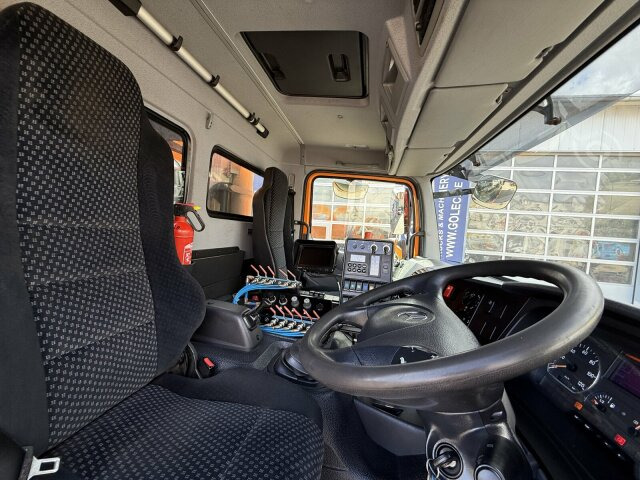 Mercedes-Benz Atego 1324 4x2 Kehrmaschine Viajet 6R/L - Yol süpürme aracı: fotoğraf 2 Mercedes-Benz Atego 1324 4x2 Kehrmaschine Viajet 6R/L - Yol süpürme aracı: fotoğraf 2