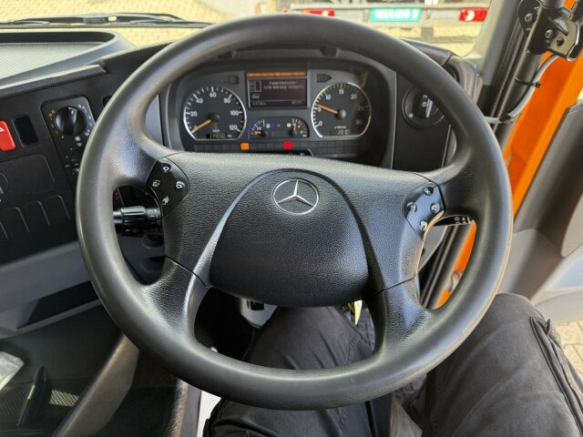 Mercedes-Benz Atego 1324 4x2 Kehrmaschine Viajet 6R/L - Yol süpürme aracı: fotoğraf 3 Mercedes-Benz Atego 1324 4x2 Kehrmaschine Viajet 6R/L - Yol süpürme aracı: fotoğraf 3