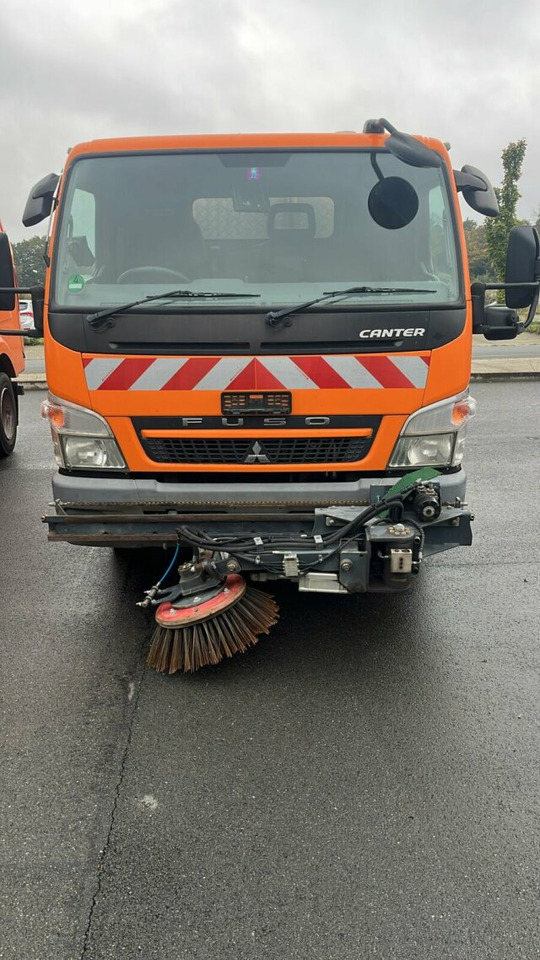 Mitsubishi Canter FUSO Kehrmaschine BROCK SL140 4 m³ - Yol süpürme aracı: fotoğraf 4 Mitsubishi Canter FUSO Kehrmaschine BROCK SL140 4 m³ - Yol süpürme aracı: fotoğraf 4