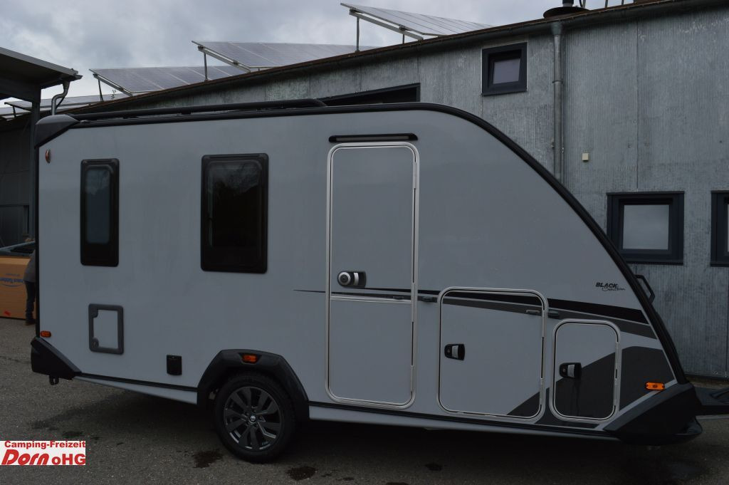 Knaus Sport&Fun 480 QL Black Selection Auflastung 1700 - Çekme karavan: fotoğraf 1 Knaus Sport&Fun 480 QL Black Selection Auflastung 1700 - Çekme karavan: fotoğraf 1