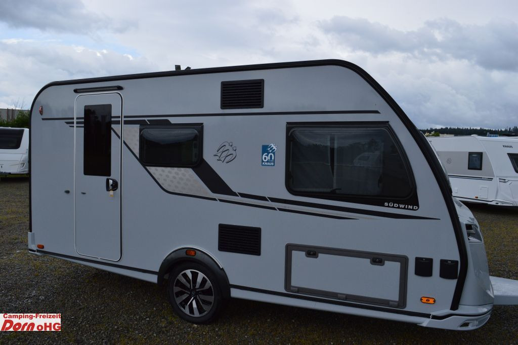 Knaus Südwind 420 QD 60 YEARS Kühlschrank 142l - Çekme karavan: fotoğraf 1 Knaus Südwind 420 QD 60 YEARS Kühlschrank 142l - Çekme karavan: fotoğraf 1