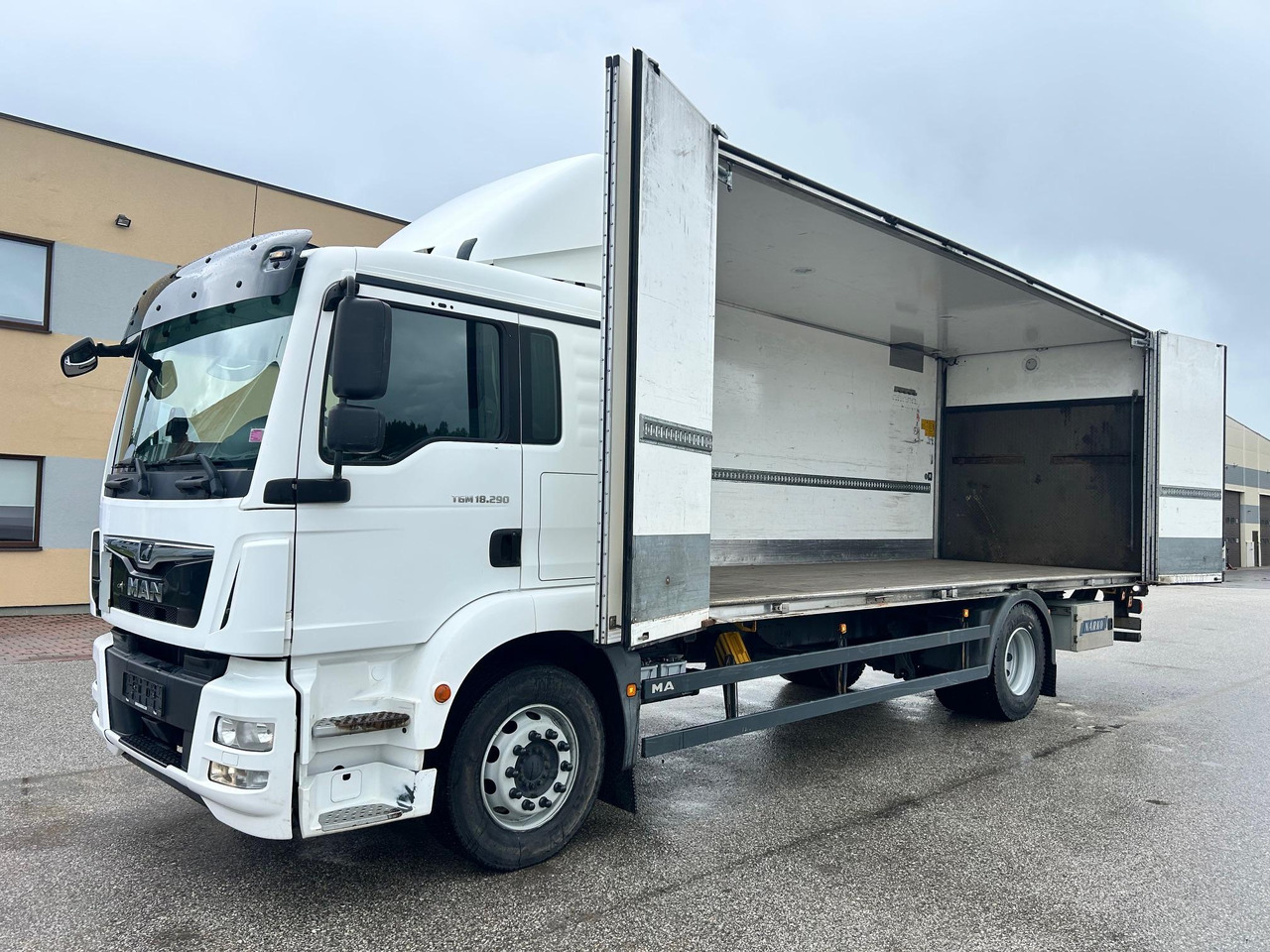 MAN TGM 18.290 - Kapalı kasa kamyon: fotoğraf 4 MAN TGM 18.290 - Kapalı kasa kamyon: fotoğraf 4