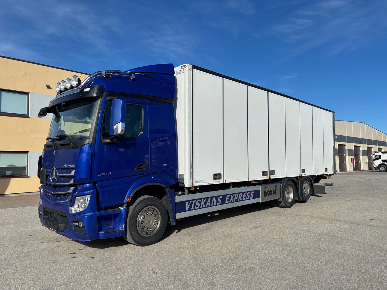 MERCEDES-BENZ ACTROS 2540 - Kapalı kasa kamyon: fotoğraf 2 MERCEDES-BENZ ACTROS 2540 - Kapalı kasa kamyon: fotoğraf 2