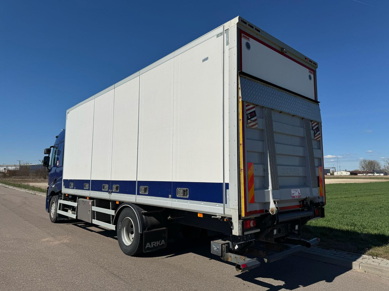 RENAULT T380 - Kapalı kasa kamyon: fotoğraf 5 RENAULT T380 - Kapalı kasa kamyon: fotoğraf 5