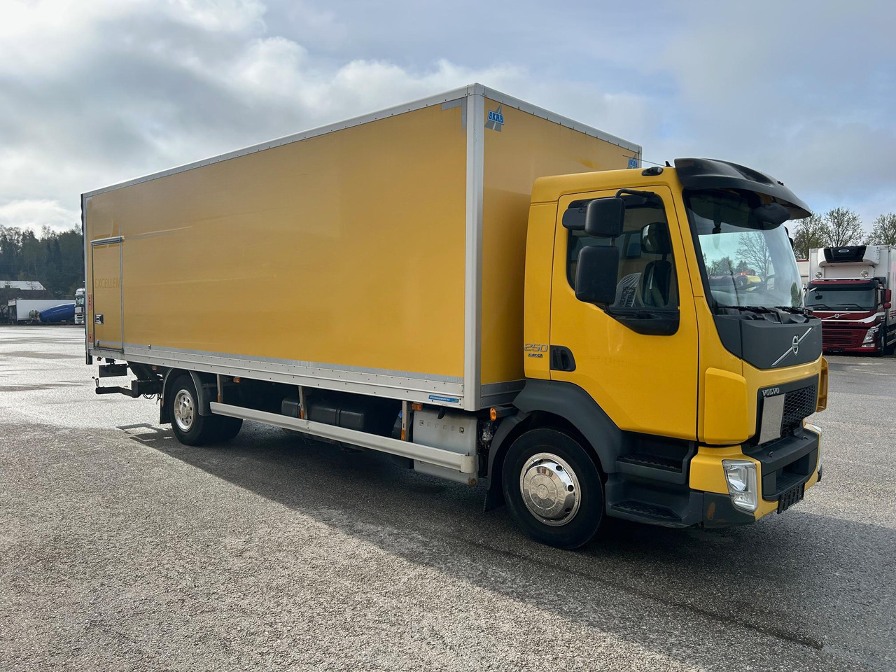 VOLVO FL250 - Kapalı kasa kamyon: fotoğraf 1 VOLVO FL250 - Kapalı kasa kamyon: fotoğraf 1