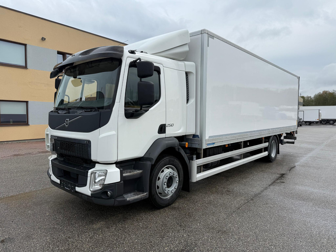 VOLVO FL250 - Kapalı kasa kamyon: fotoğraf 2 VOLVO FL250 - Kapalı kasa kamyon: fotoğraf 2