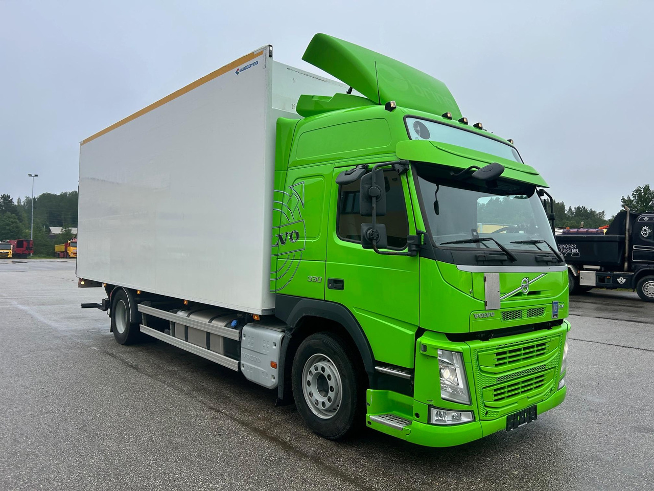 VOLVO FM330 - Kapalı kasa kamyon: fotoğraf 1 VOLVO FM330 - Kapalı kasa kamyon: fotoğraf 1