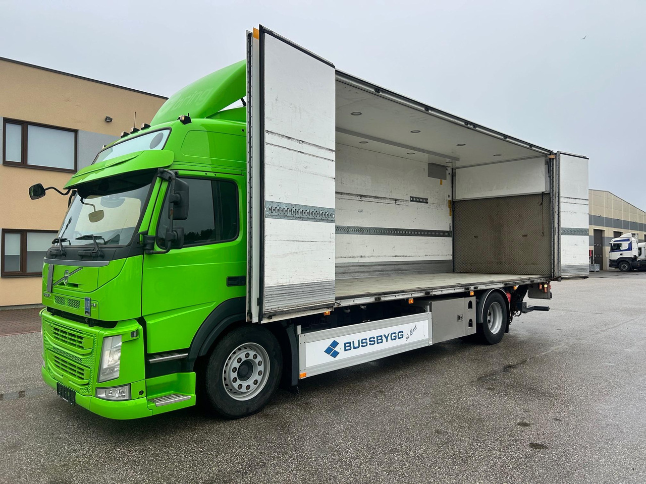 VOLVO FM330 - Kapalı kasa kamyon: fotoğraf 3 VOLVO FM330 - Kapalı kasa kamyon: fotoğraf 3