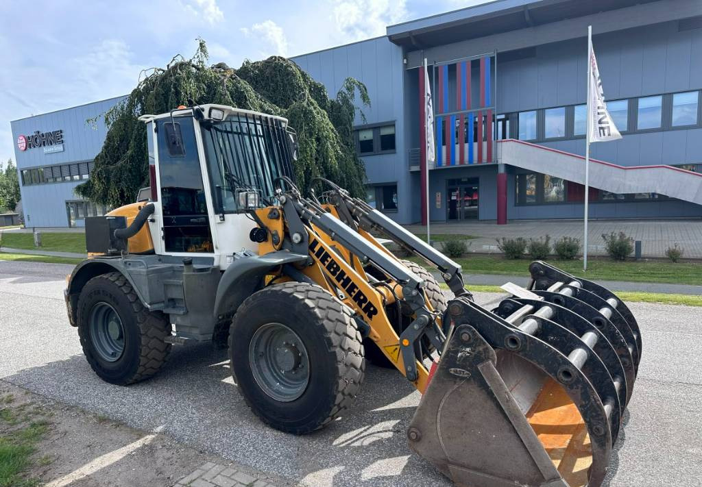 Liebherr L 514 Stereo +30 Kmh Klima 3er Kreis Greifschaufel - Tekerlekli yükleyici: fotoğraf 4 Liebherr L 514 Stereo +30 Kmh Klima 3er Kreis Greifschaufel - Tekerlekli yükleyici: fotoğraf 4
