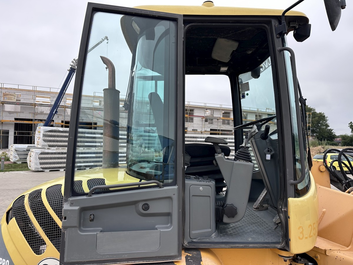 Tekerlekli yükleyici VOLVO L 30 B PRO 3er Kreis Klappschaufel+Palettengabel: fotoğraf 11