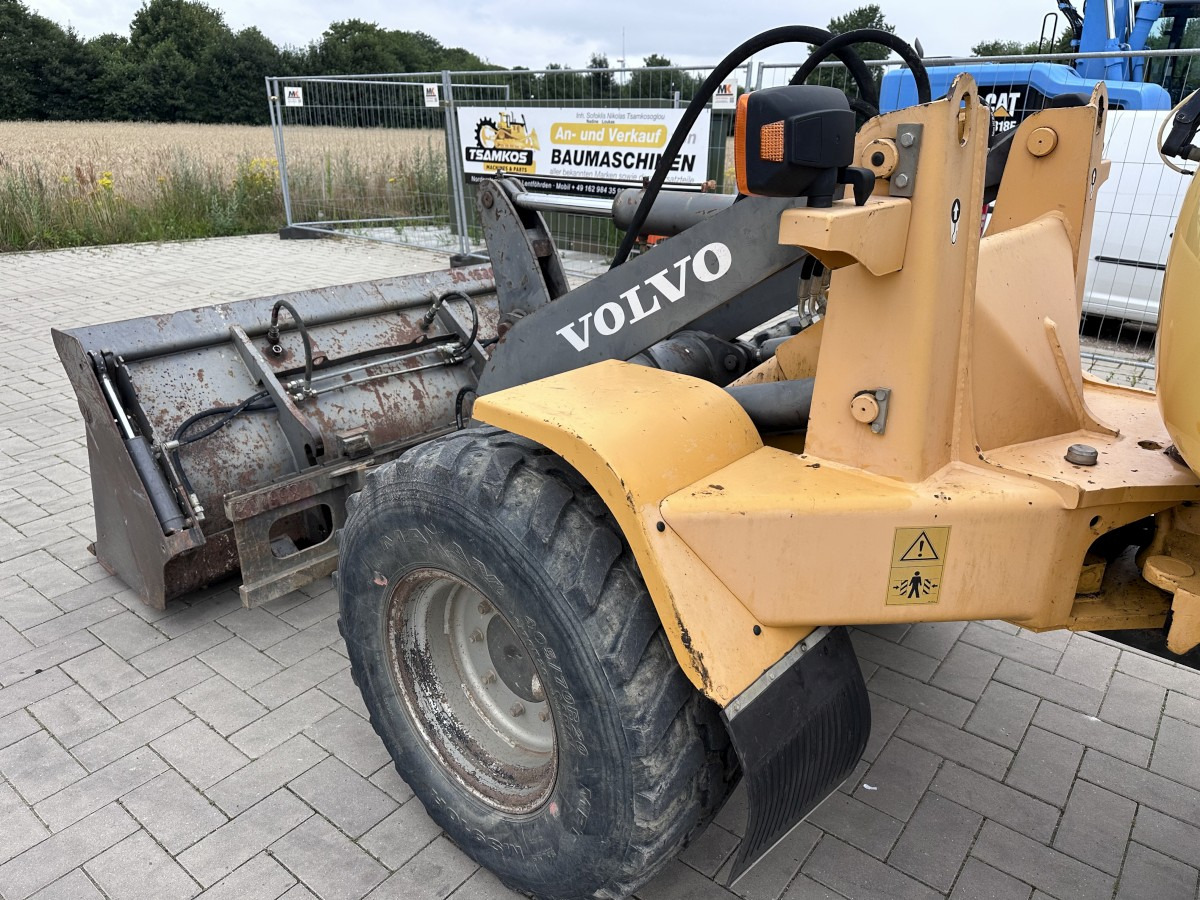 Tekerlekli yükleyici VOLVO L 30 B PRO 3er Kreis Klappschaufel+Palettengabel: fotoğraf 18