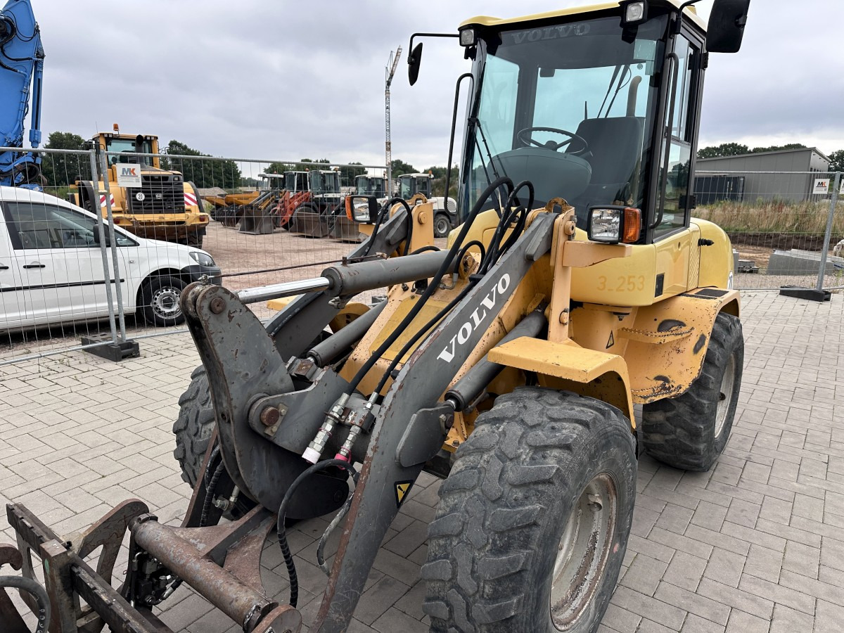 Tekerlekli yükleyici VOLVO L 30 B PRO 3er Kreis Klappschaufel+Palettengabel: fotoğraf 17
