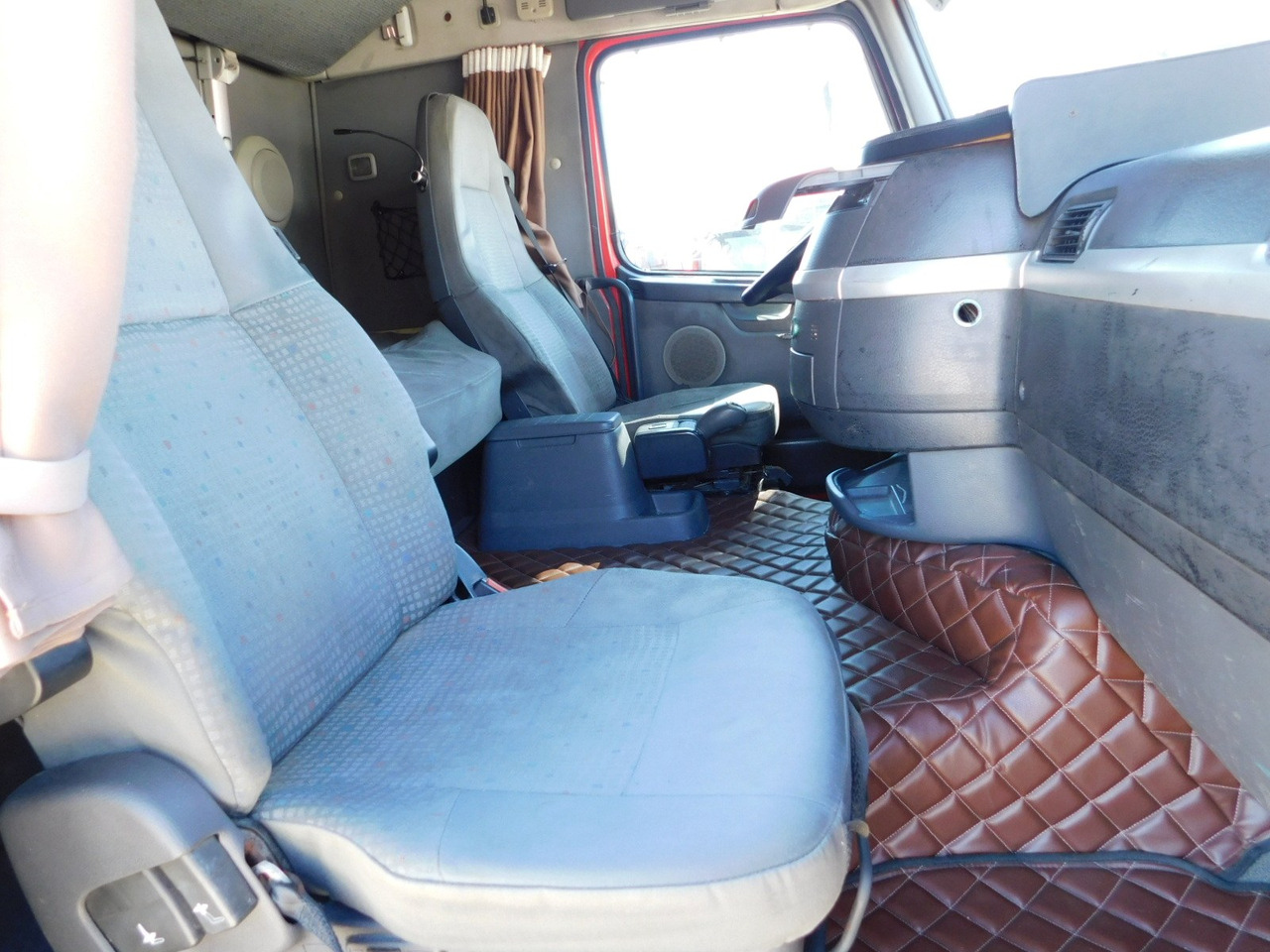 Volvo Fh 12 420 fh42 tb - Çekici: fotoğraf 5 Volvo Fh 12 420 fh42 tb - Çekici: fotoğraf 5
