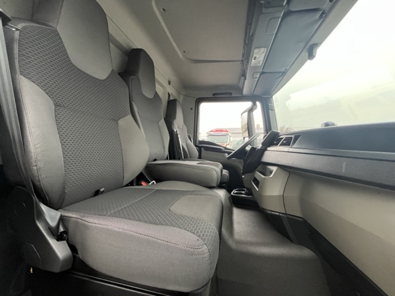 MAN TGL 12.250 4x2 BL CH Euro6 Klima AHK Luftfeder ZV - Kapalı kasa kamyon: fotoğraf 3 MAN TGL 12.250 4x2 BL CH Euro6 Klima AHK Luftfeder ZV - Kapalı kasa kamyon: fotoğraf 3
