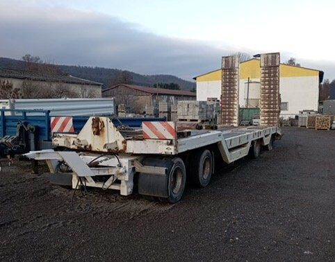 AT 400 AT 400, Verbr. auf 3m, Radmulden, hydr. Rampen - Alçak çerçeveli platform römork: fotoğraf 1 AT 400 AT 400, Verbr. auf 3m, Radmulden, hydr. Rampen - Alçak çerçeveli platform römork: fotoğraf 1