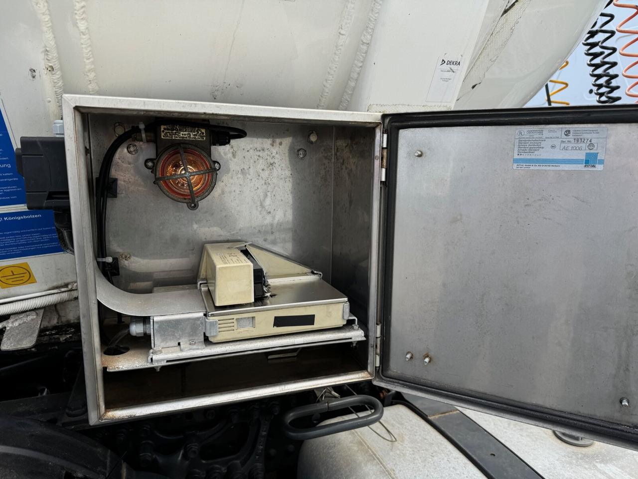 Feldbinder TSA 44.3-4 TSA 44.3-4, Tankauflieger, 4 Kammern, 43300l - Tanker dorse: fotoğraf 5 Feldbinder TSA 44.3-4 TSA 44.3-4, Tankauflieger, 4 Kammern, 43300l - Tanker dorse: fotoğraf 5