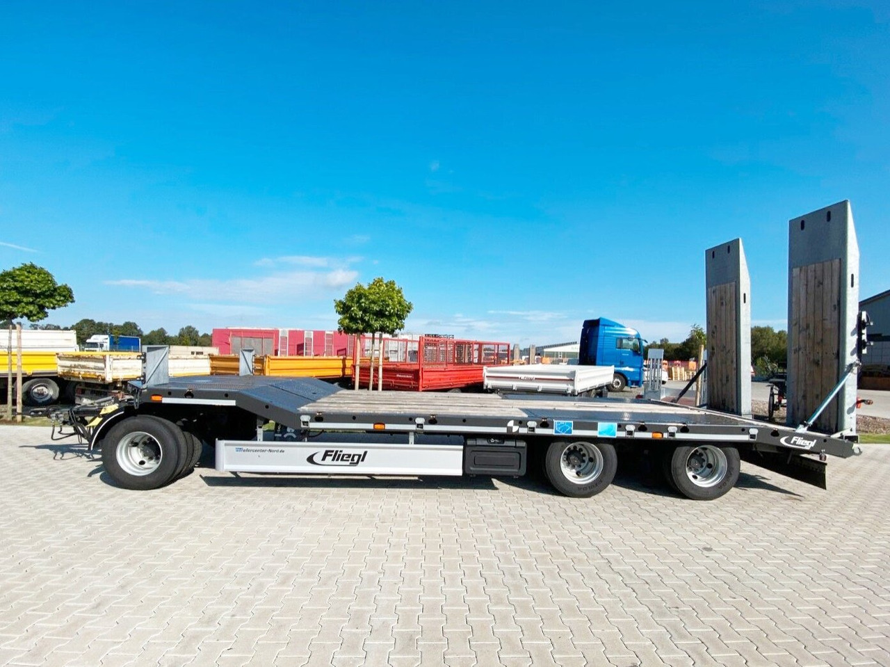 Fliegl DTS-S 300 DTS-S 300, verbreiterbar auf 3,05m - Alçak çerçeveli platform römork: fotoğraf 1 Fliegl DTS-S 300 DTS-S 300, verbreiterbar auf 3,05m - Alçak çerçeveli platform römork: fotoğraf 1
