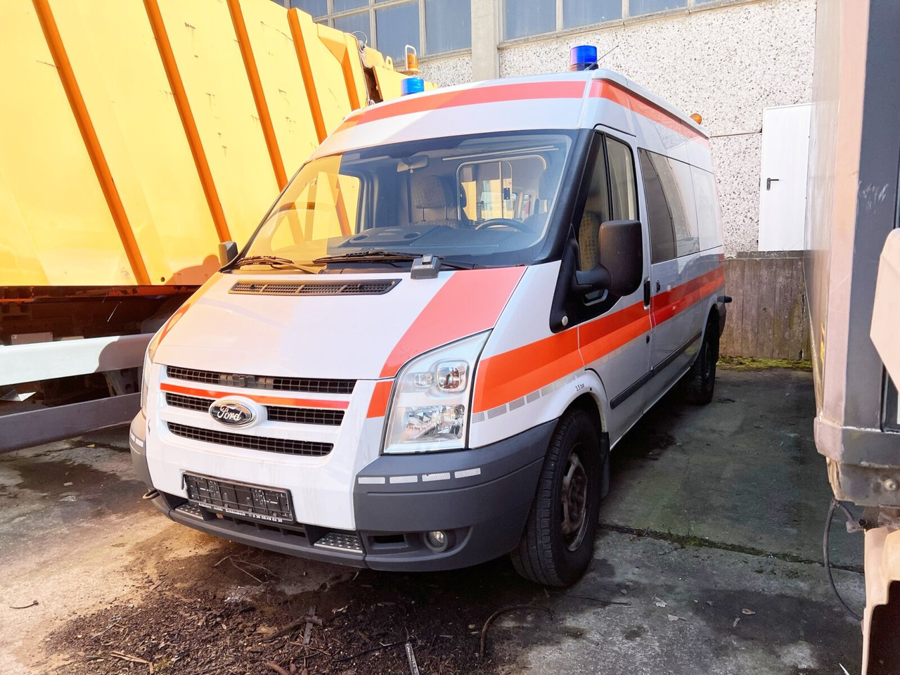Ford Transit 2.2 TDCI 4x2 Transit 2.2 TDCI 4x2, Krankentransporter - Ambulans arabası: fotoğraf 1 Ford Transit 2.2 TDCI 4x2 Transit 2.2 TDCI 4x2, Krankentransporter - Ambulans arabası: fotoğraf 1