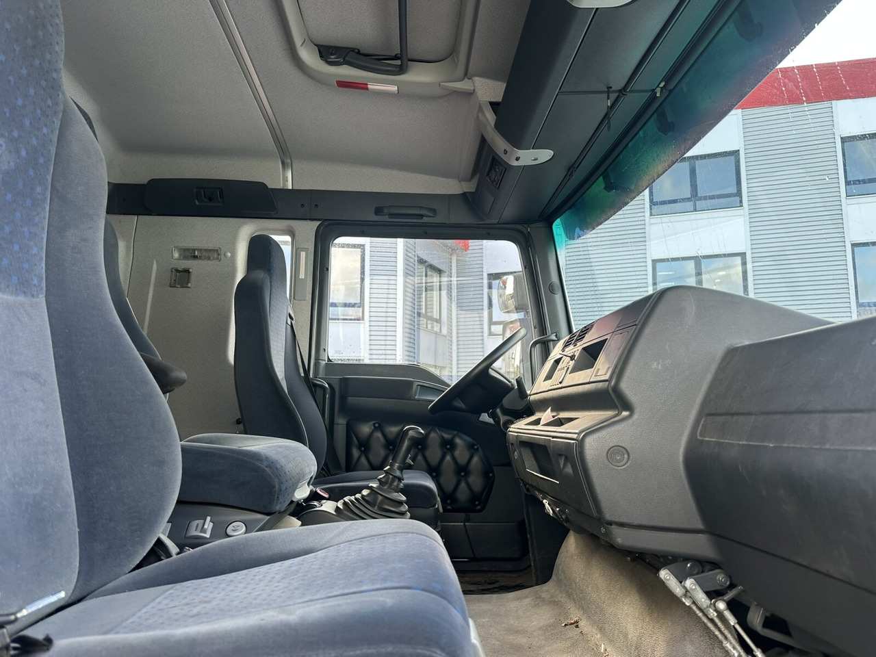 MAN TGA 18.350 4x2 LL TGA 18.350 4x2 LL, Fahrschulausstattung - Kamyon: fotoğraf 3 MAN TGA 18.350 4x2 LL TGA 18.350 4x2 LL, Fahrschulausstattung - Kamyon: fotoğraf 3