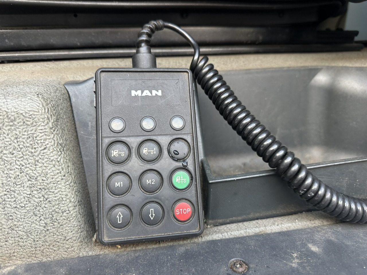 MAN TGA 18.350 4x2 LL TGA 18.350 4x2 LL, Fahrschulausstattung - Kamyon: fotoğraf 5 MAN TGA 18.350 4x2 LL TGA 18.350 4x2 LL, Fahrschulausstattung - Kamyon: fotoğraf 5