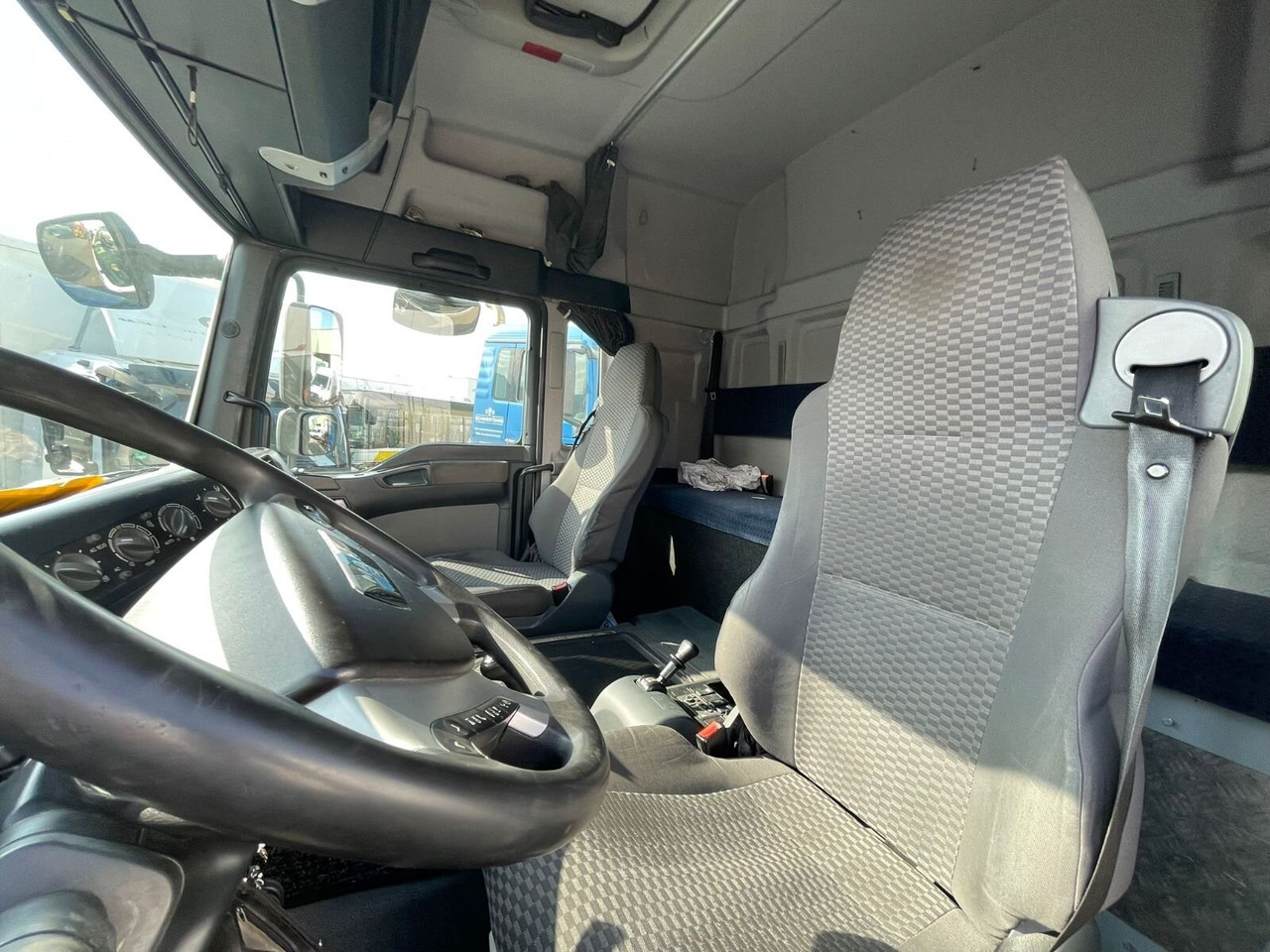 MAN TGM 18.330 4X2 LL TGM 18.330 4X2 LL, Fahrschulausstattung - Kamyon: fotoğraf 3 MAN TGM 18.330 4X2 LL TGM 18.330 4X2 LL, Fahrschulausstattung - Kamyon: fotoğraf 3