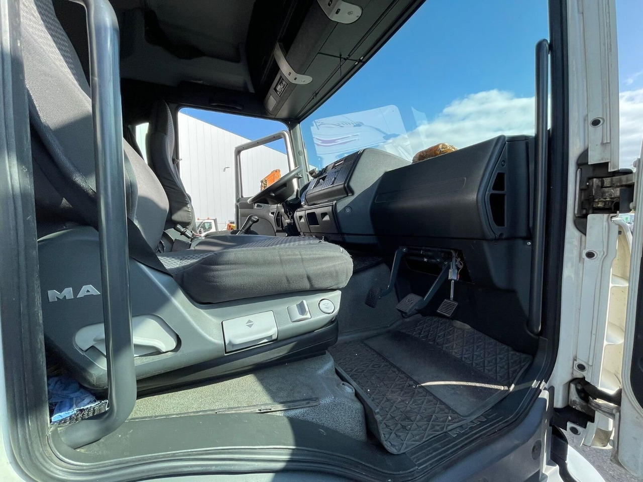 MAN TGM 18.330 4X2 LL TGM 18.330 4X2 LL, Fahrschulausstattung - Kamyon: fotoğraf 5 MAN TGM 18.330 4X2 LL TGM 18.330 4X2 LL, Fahrschulausstattung - Kamyon: fotoğraf 5