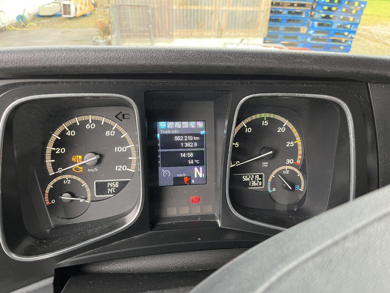 Mercedes-Benz Actros 1832 L 4x2 Actros 1832 L 4x2, Kühlkoffer, 2x Trennwand, Carrier, LBW BÄR - Kamyon: fotoğraf 5 Mercedes-Benz Actros 1832 L 4x2 Actros 1832 L 4x2, Kühlkoffer, 2x Trennwand, Carrier, LBW BÄR - Kamyon: fotoğraf 5