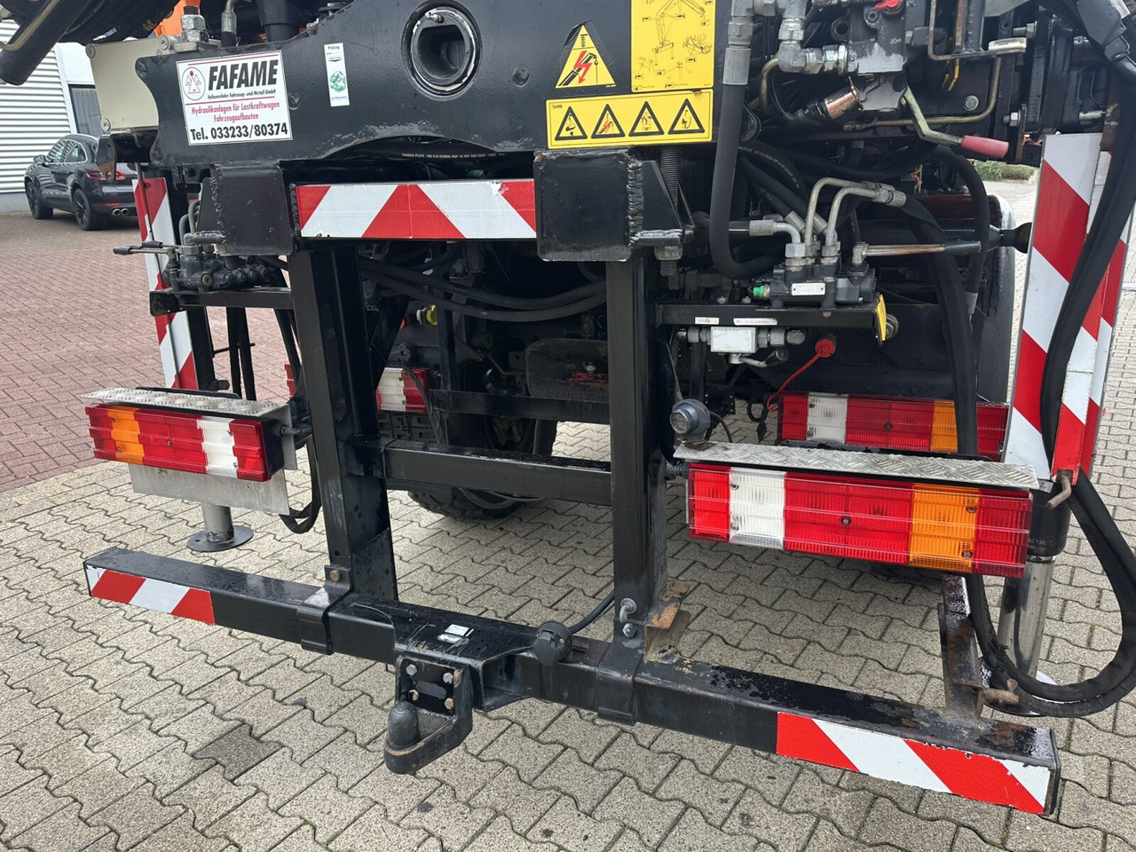 Unimog U500 4x4 U500 4x4 405/40 mit Heckkran Hiab 077-1 HiDuo, absattelbar, Funk - Kamyonet: fotoğraf 2 Unimog U500 4x4 U500 4x4 405/40 mit Heckkran Hiab 077-1 HiDuo, absattelbar, Funk - Kamyonet: fotoğraf 2