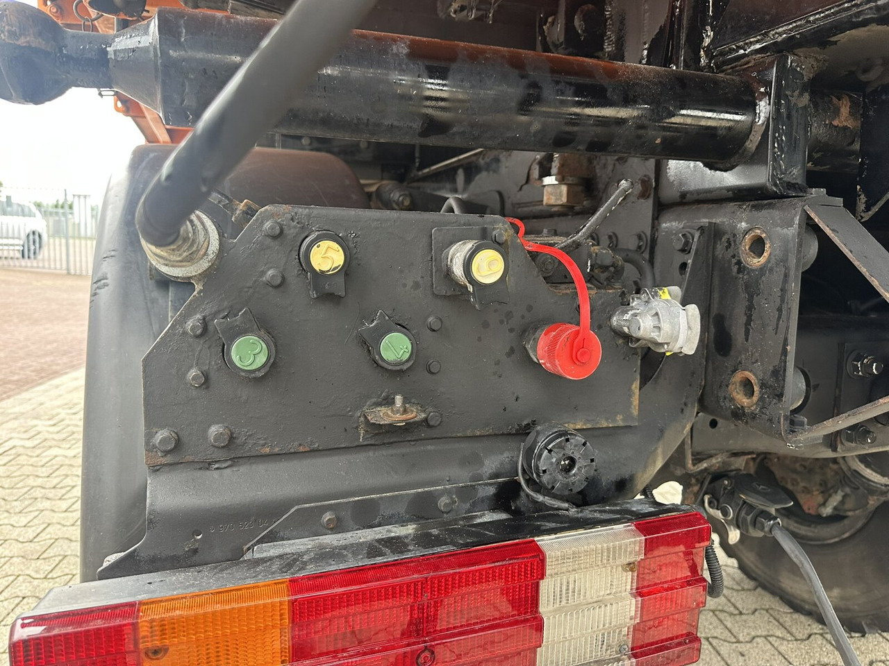 Unimog U500 4x4 U500 4x4 405/40 mit Heckkran Hiab 077-1 HiDuo, absattelbar, Funk - Kamyonet: fotoğraf 5 Unimog U500 4x4 U500 4x4 405/40 mit Heckkran Hiab 077-1 HiDuo, absattelbar, Funk - Kamyonet: fotoğraf 5