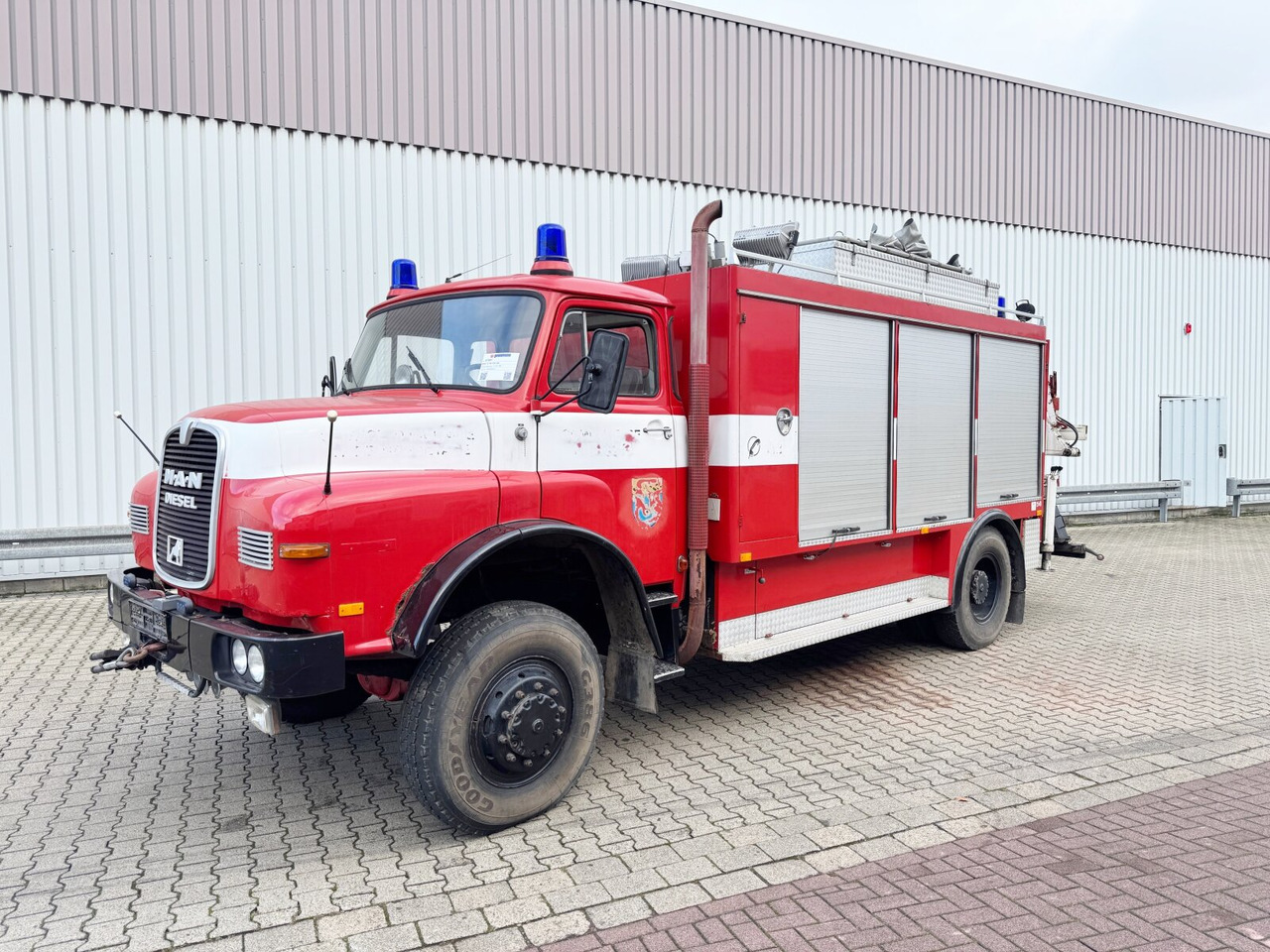 MAN 16.168 HAK 4x4 16.168 HAK 4x4, Seilwinde, Heckkran Hiab 650/1 - Ambulans arabası: fotoğraf 1 MAN 16.168 HAK 4x4 16.168 HAK 4x4, Seilwinde, Heckkran Hiab 650/1 - Ambulans arabası: fotoğraf 1