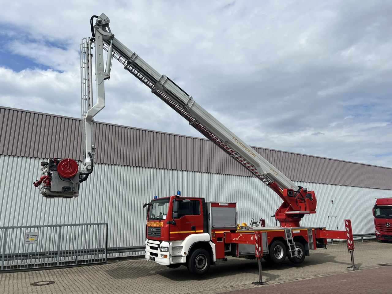MAN TGA 26.360 6x2-2 LL, Magirus ALP 375 TGA 26.360 6x2-2 LL, Magirus ALP 375 - Ambulans arabası: fotoğraf 1 MAN TGA 26.360 6x2-2 LL, Magirus ALP 375 TGA 26.360 6x2-2 LL, Magirus ALP 375 - Ambulans arabası: fotoğraf 1