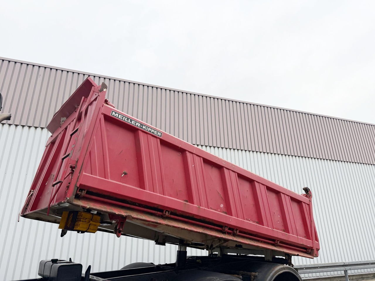 MAN TGA 26.400 6x6 BB TGA 26.400 6x6 BB, Winterdienstausstattung - Damperli kamyon: fotoğraf 2 MAN TGA 26.400 6x6 BB TGA 26.400 6x6 BB, Winterdienstausstattung - Damperli kamyon: fotoğraf 2