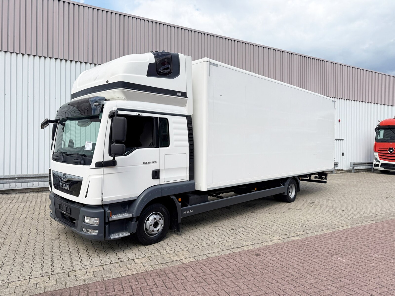 MAN TGL 12.220 4x2 BL TGL 12.220 4x2 BL, TopSleeper, Navi - Kapalı kasa kamyon: fotoğraf 1 MAN TGL 12.220 4x2 BL TGL 12.220 4x2 BL, TopSleeper, Navi - Kapalı kasa kamyon: fotoğraf 1