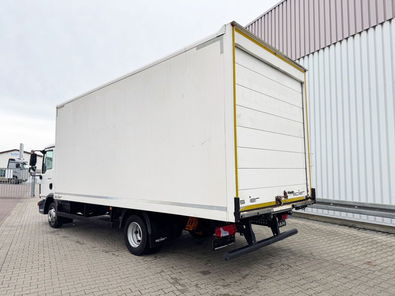 Kapalı kasa kamyon MAN TGL 8.150 4x2 BL TGL 8.150 4x2 BL, Möbelkoffer mit Rolltor: fotoğraf 10