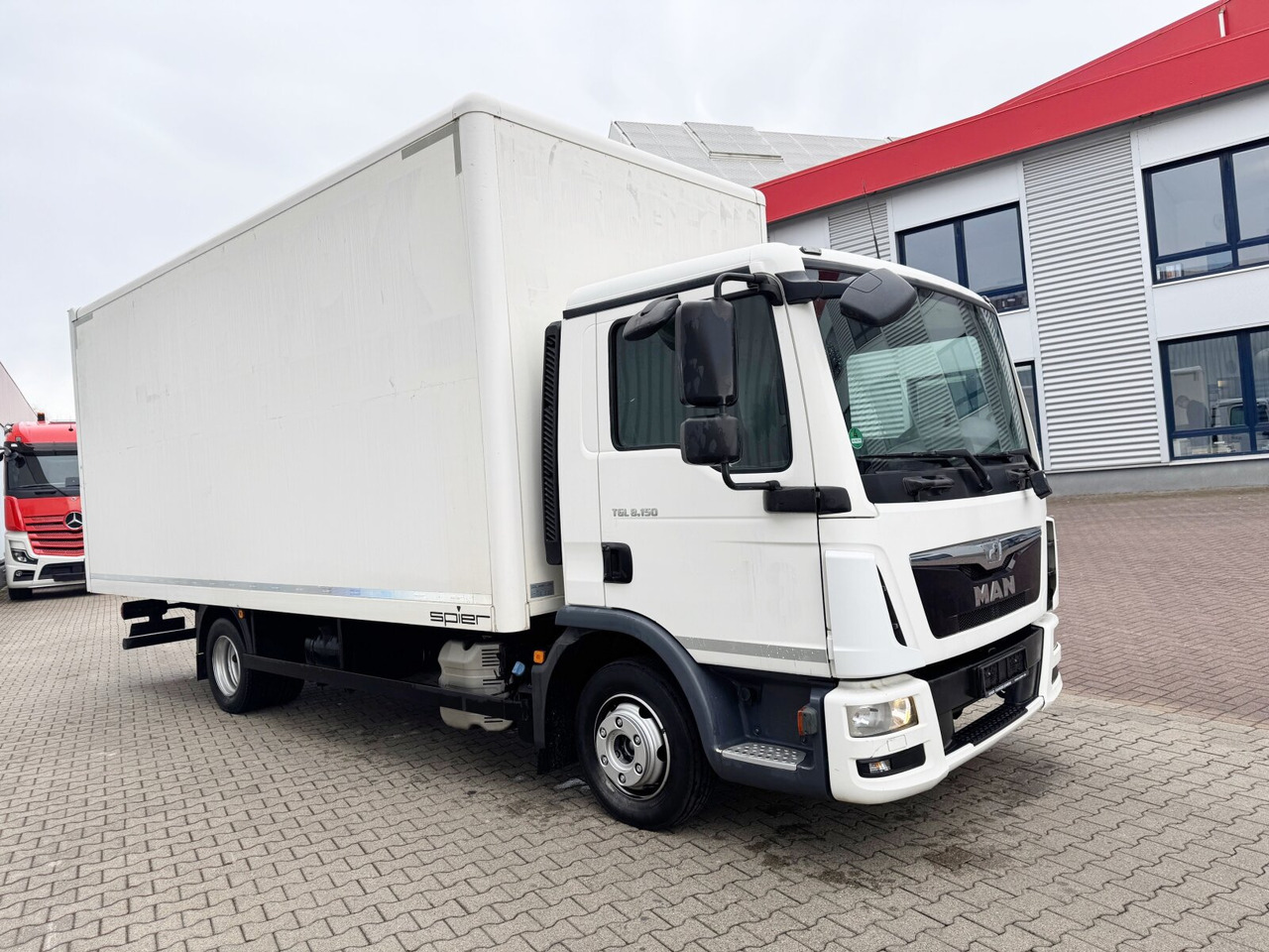 İç mekan fotoğrafi 2: Kapalı kasa kamyon MAN TGL 8.150 4x2 BL TGL 8.150 4x2 BL, Möbelkoffer mit Rolltor