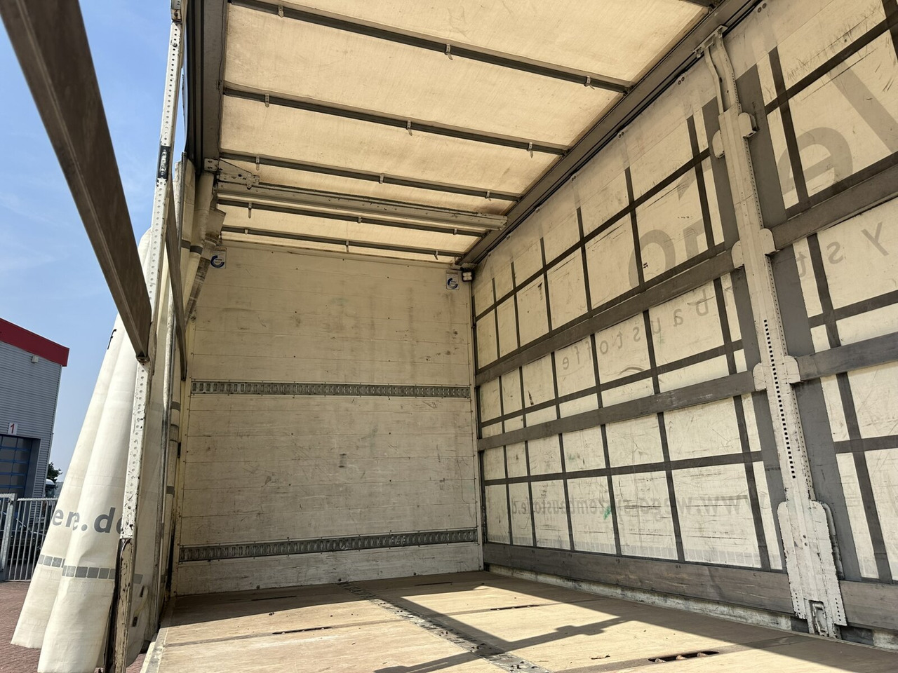 MAN TGS 26.400 6x2-4 LL TGS 26.400 6x2-4 LL, Lenk-/Lift, Edscha, Heckkran Palfinger PK23002-C + Jib PJ060A, Funk - Tenteli kamyon, Vinçli kamyon: fotoğraf 3 MAN TGS 26.400 6x2-4 LL TGS 26.400 6x2-4 LL, Lenk-/Lift, Edscha, Heckkran Palfinger PK23002-C + Jib PJ060A, Funk - Tenteli kamyon, Vinçli kamyon: fotoğraf 3