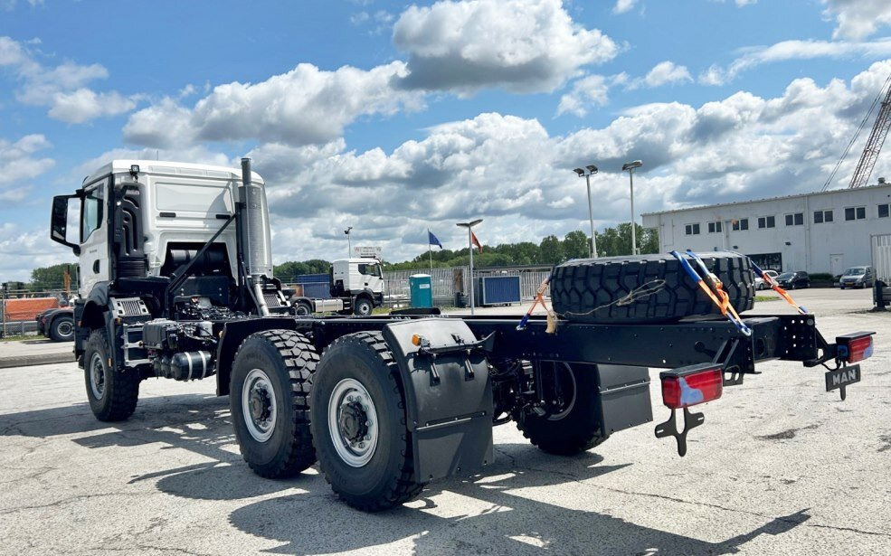 MAN TGS 33.440 6x6 BB CH TGS 33.440 6x6 BB CH, Euro2, Einzelbereifung, 4x vorhanden! - Şasi kamyon: fotoğraf 3 MAN TGS 33.440 6x6 BB CH TGS 33.440 6x6 BB CH, Euro2, Einzelbereifung, 4x vorhanden! - Şasi kamyon: fotoğraf 3