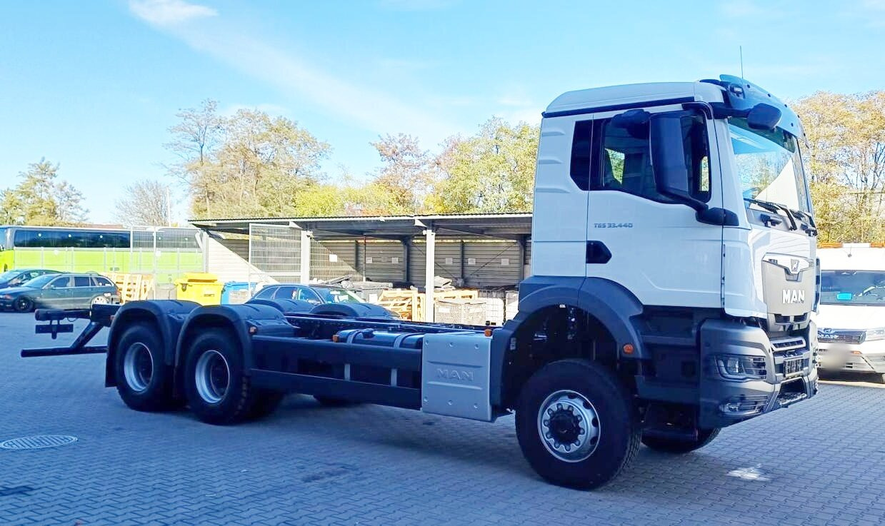 MAN TGS 33.440 6x6 BB CH TGS 33.440 6x6 BB CH, Hohe Bauart, Nebenantrieb - Şasi kamyon: fotoğraf 1 MAN TGS 33.440 6x6 BB CH TGS 33.440 6x6 BB CH, Hohe Bauart, Nebenantrieb - Şasi kamyon: fotoğraf 1