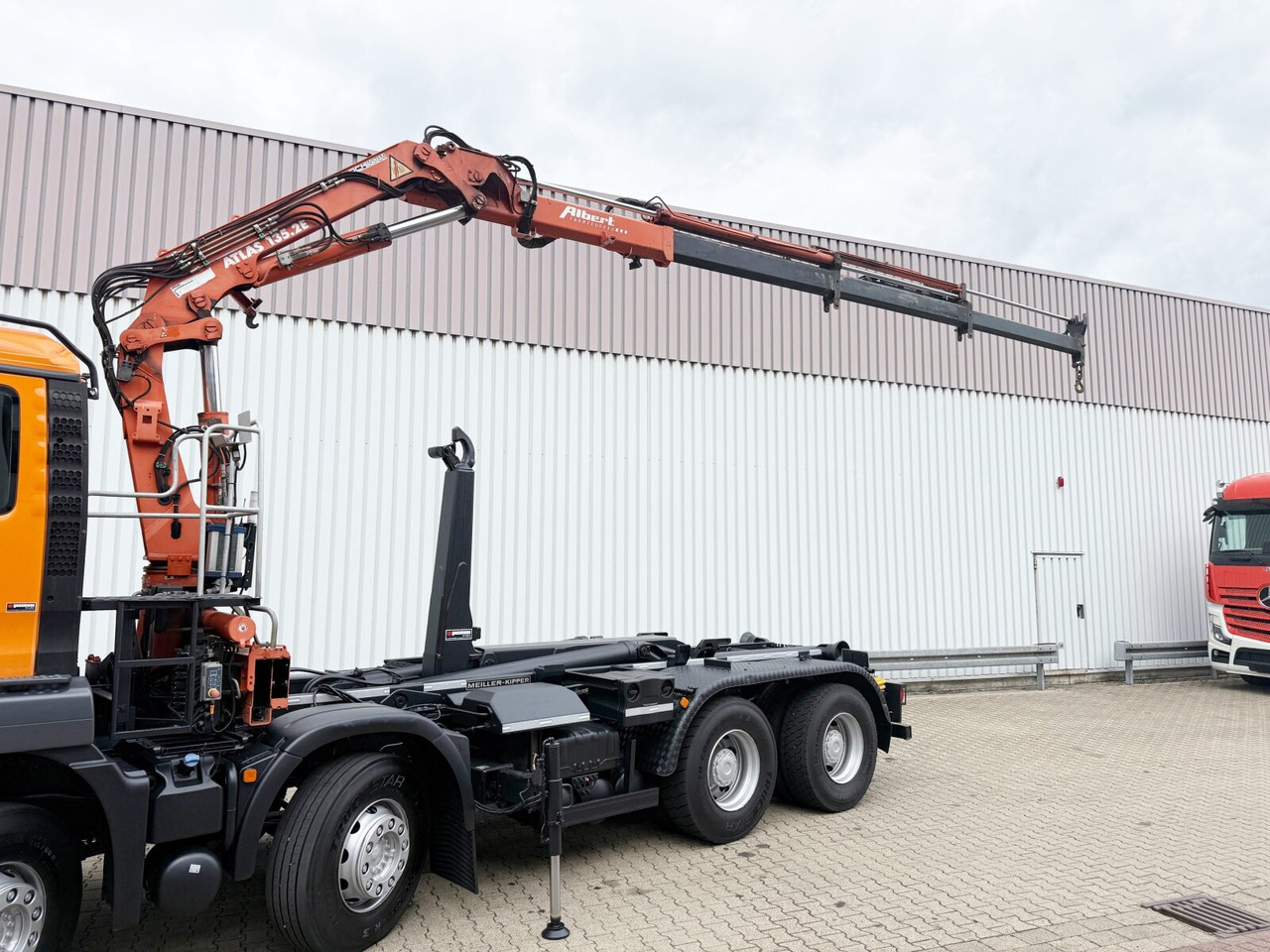 MAN TGS 35.440 8x4 BL TGS 35.440 8x4 BL, Meiller 19.62, Atlas Kran 135.2-A3, Funk - Kancalı yükleyici kamyon, Vinçli kamyon: fotoğraf 2 MAN TGS 35.440 8x4 BL TGS 35.440 8x4 BL, Meiller 19.62, Atlas Kran 135.2-A3, Funk - Kancalı yükleyici kamyon, Vinçli kamyon: fotoğraf 2